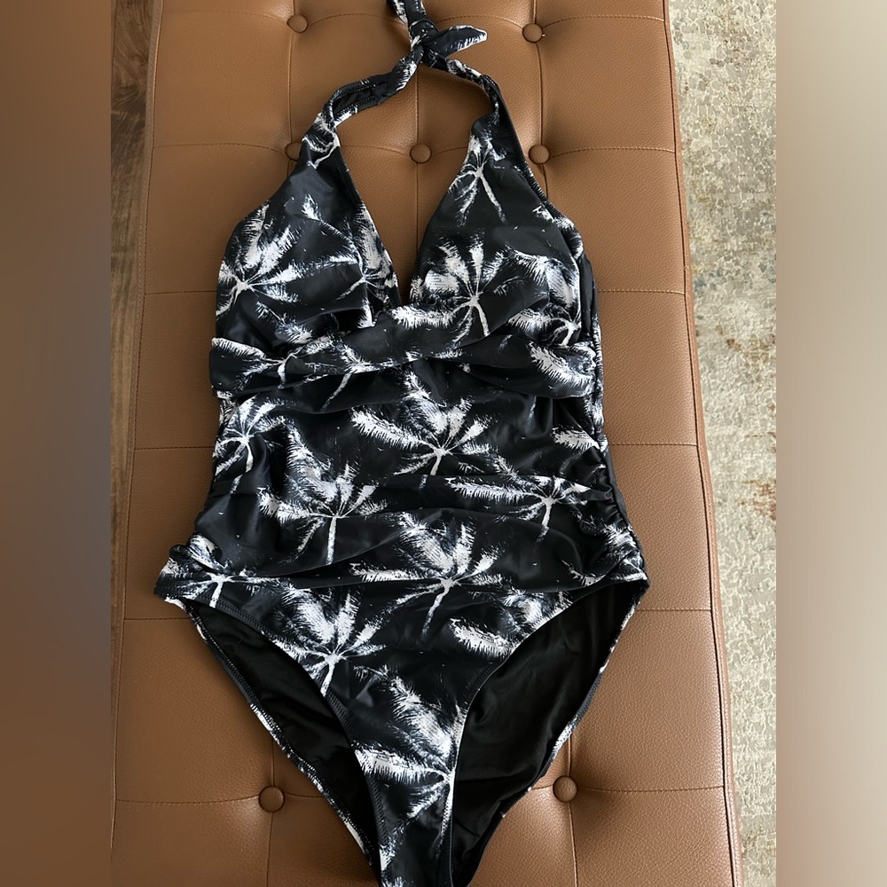 cute and comfortable women's halter swimsuit
